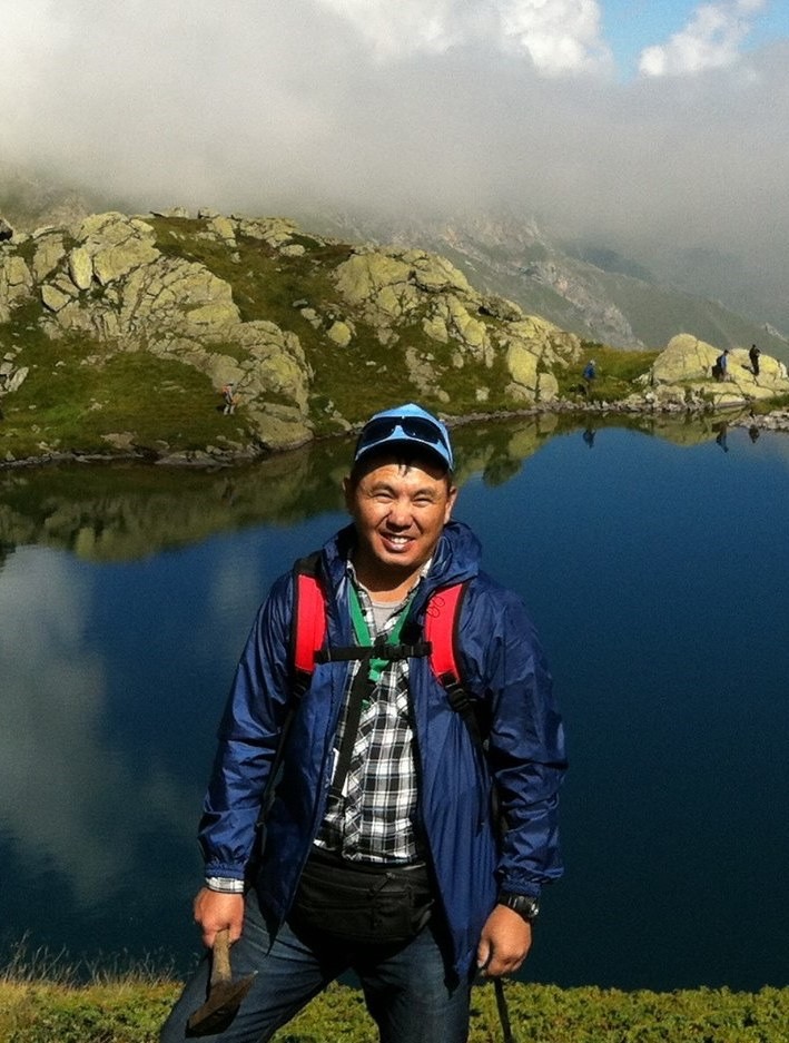 全讯600cc大白菜创新论坛第一千八百三十八讲：Tectonic evolution of the high-and ultrahigh-pressure (HP-UHP) metamorphic complexes, Kyrgyz Tianshan Mts.